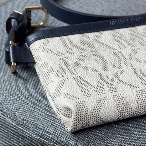 Michael Kors Belt Bag / Fanny Pack - Picture 2 of 4